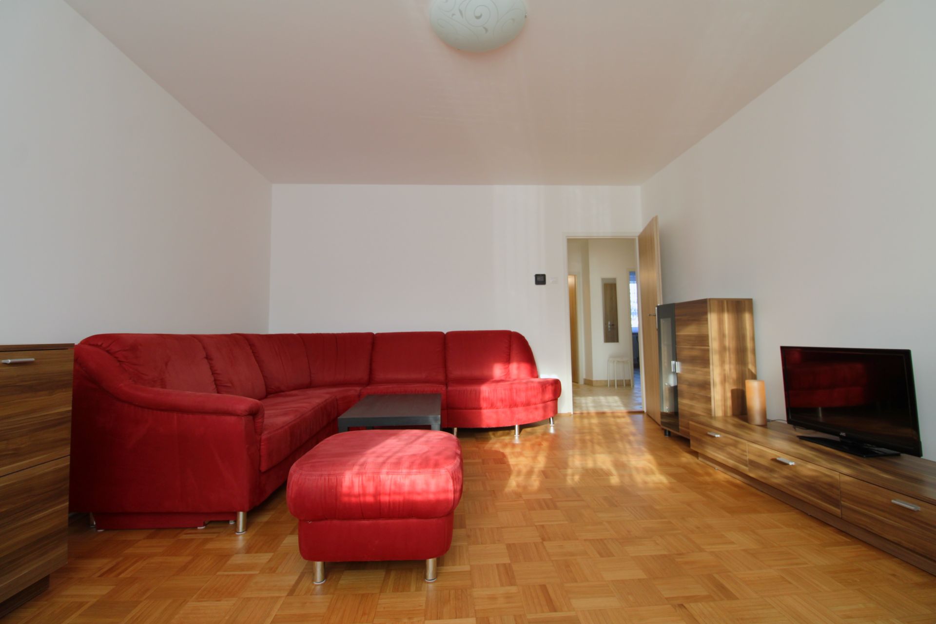 NA PRENÁJOM - 2 - izbový byt v centre Piešťan s parkovaním