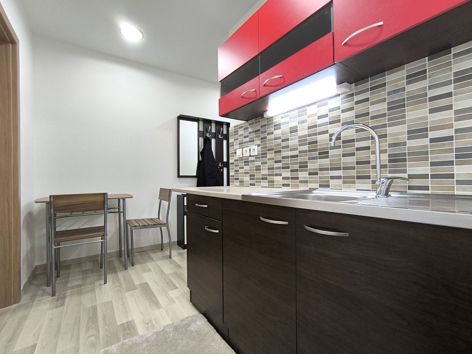 PREDANÉ - 1 - izbový byt v TOP stave v Hlohovci na Závalí