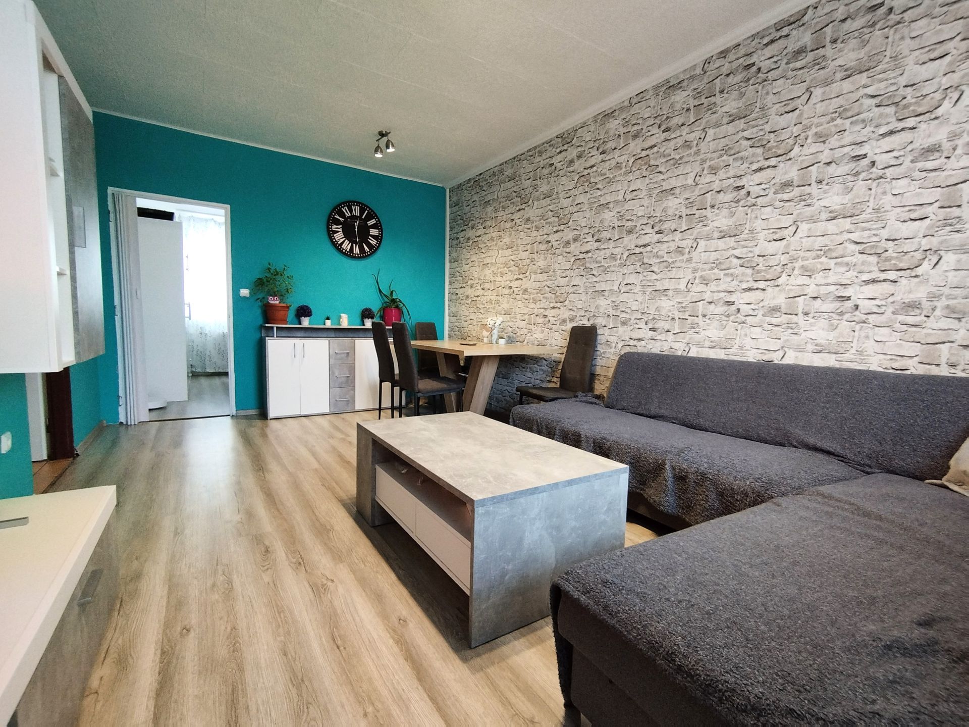 PREDANÉ - 3-izbový byt so záhradou v SASINKOVE