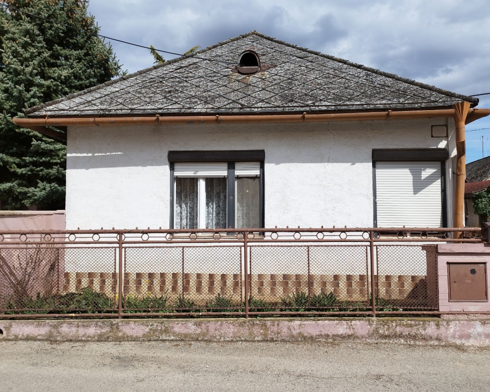 PREDANÉ - Rodinný dom v obci Sasinkovo