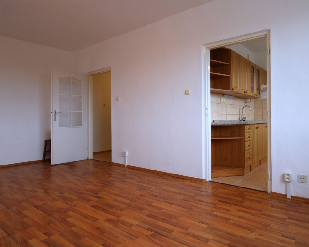 PRENAJATÉ - 2-izbový byt v centre Piešťan