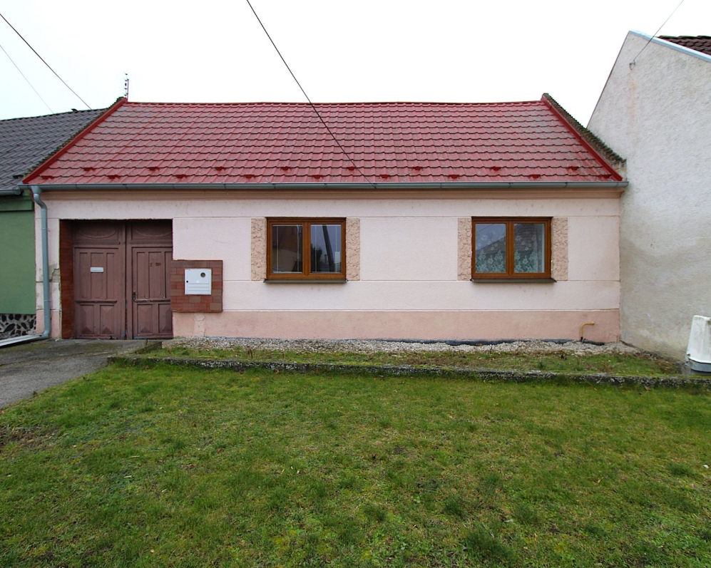 PREDANÉ - Rodinný dom s veľkým pozemkom - Drahovce