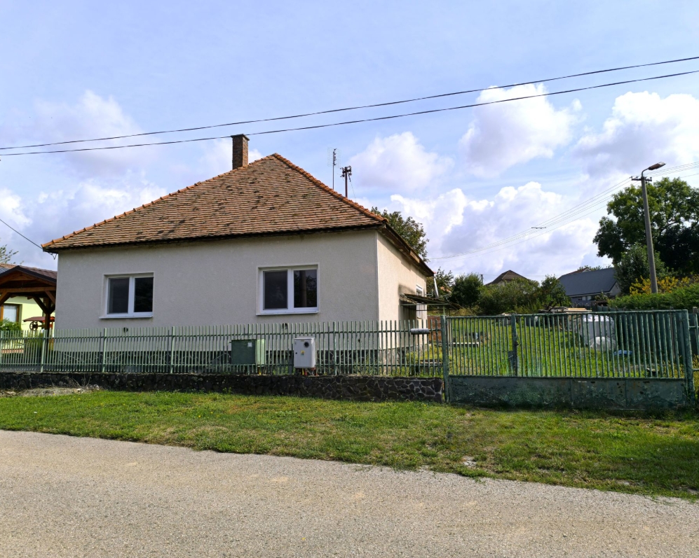 PREDANÉ - Rodinný dom v rekonštrukcii - Veľké Vozokany